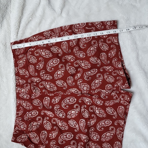 NWOT! 7" Rust Red Paisley Printed Chino Short! Size 10 Petite! - Picture 9 of 10